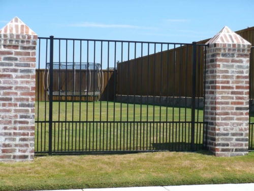 Flat top fortress with puppy bars